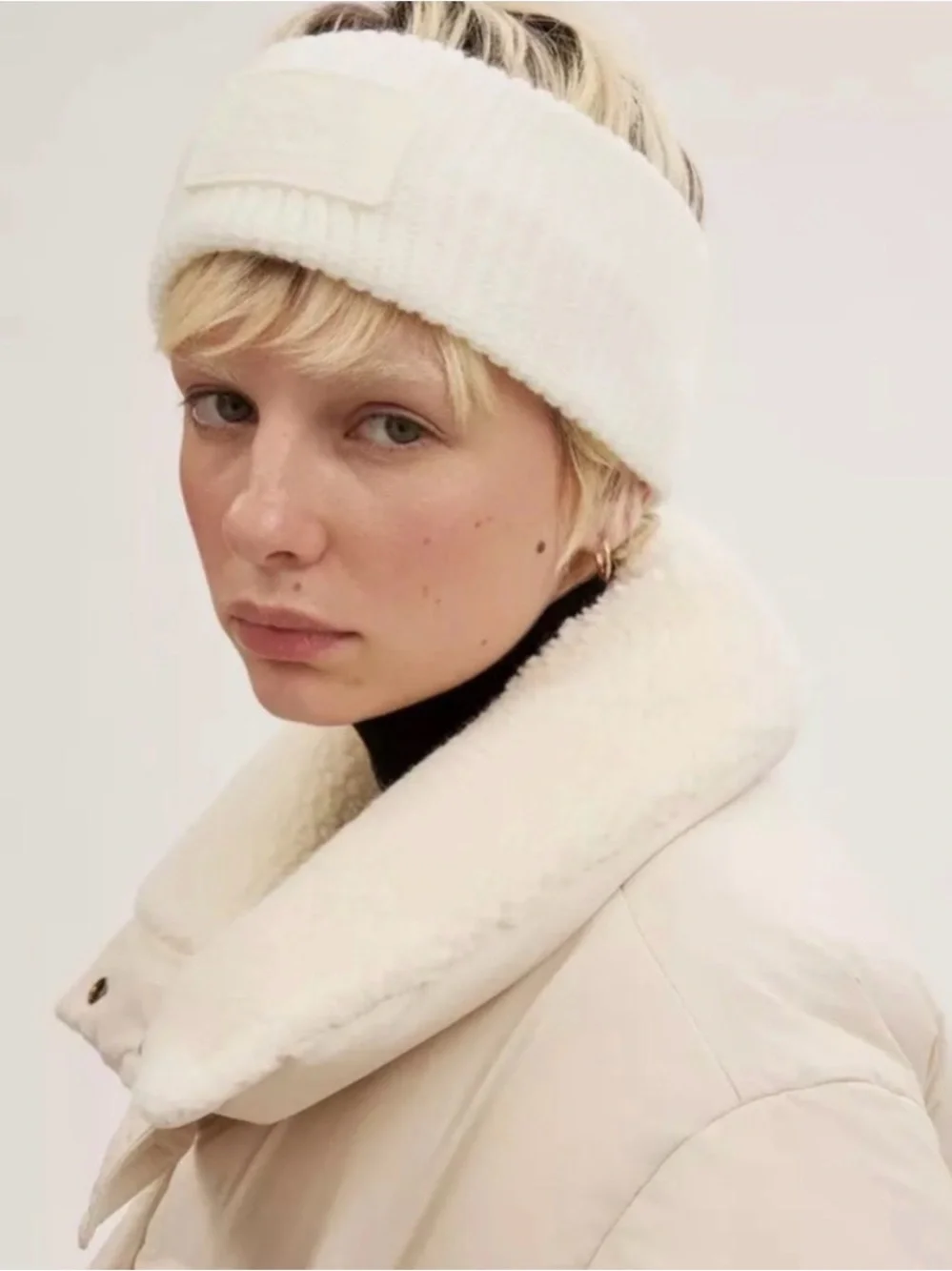 ❄️COACH❄️ Logo Headband in Cream
